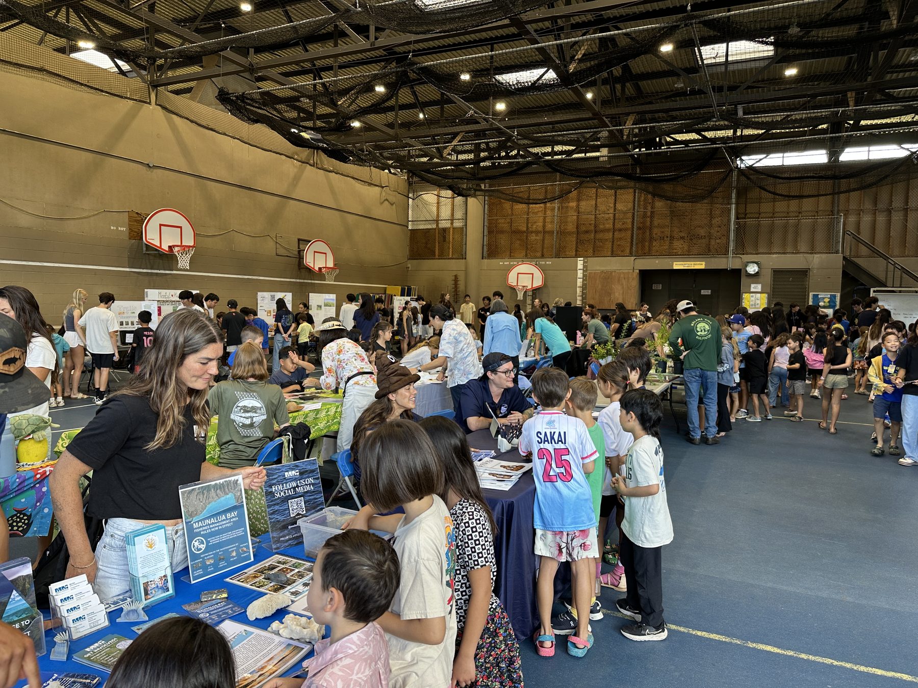 Students visiting booths at Punahou’s Sustainability Fair
